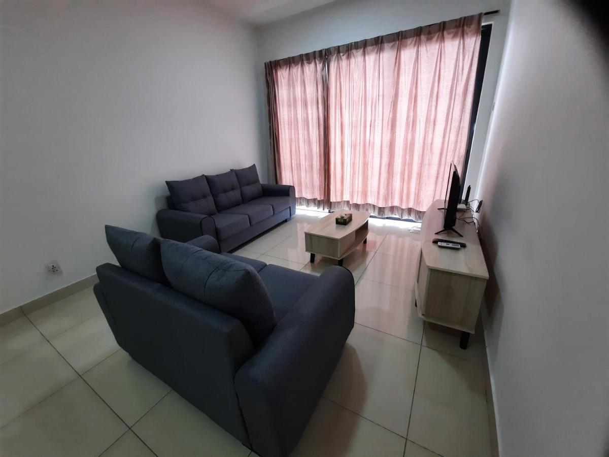 Raffles Suite 1 Bedroom Homestay 스쿠다이 외부 사진